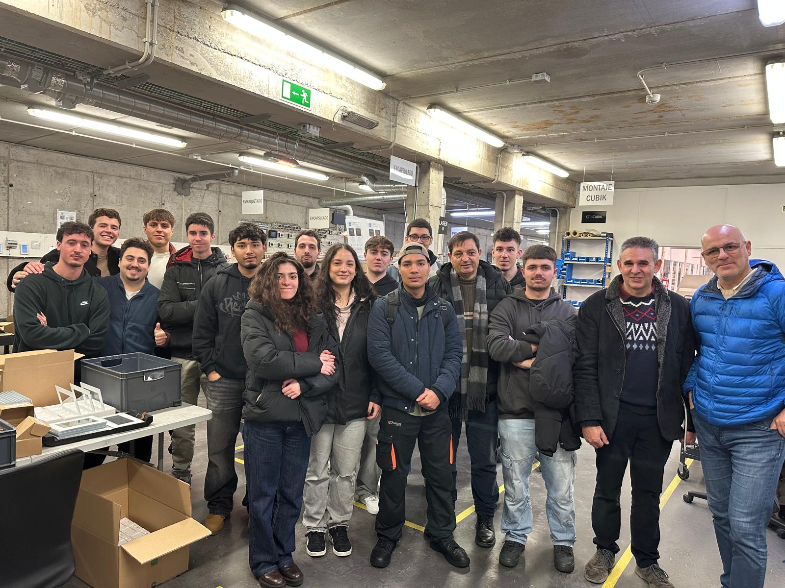 VISITA INGENIUM: FAMILIA ELECTRONICA